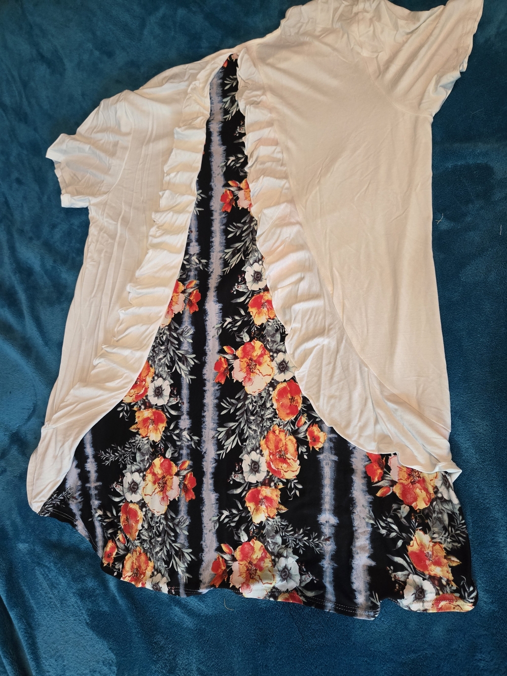NWOT- Hi-Lo With Detailed Ruffle Hem Back-Plus - Picture 3 of 5